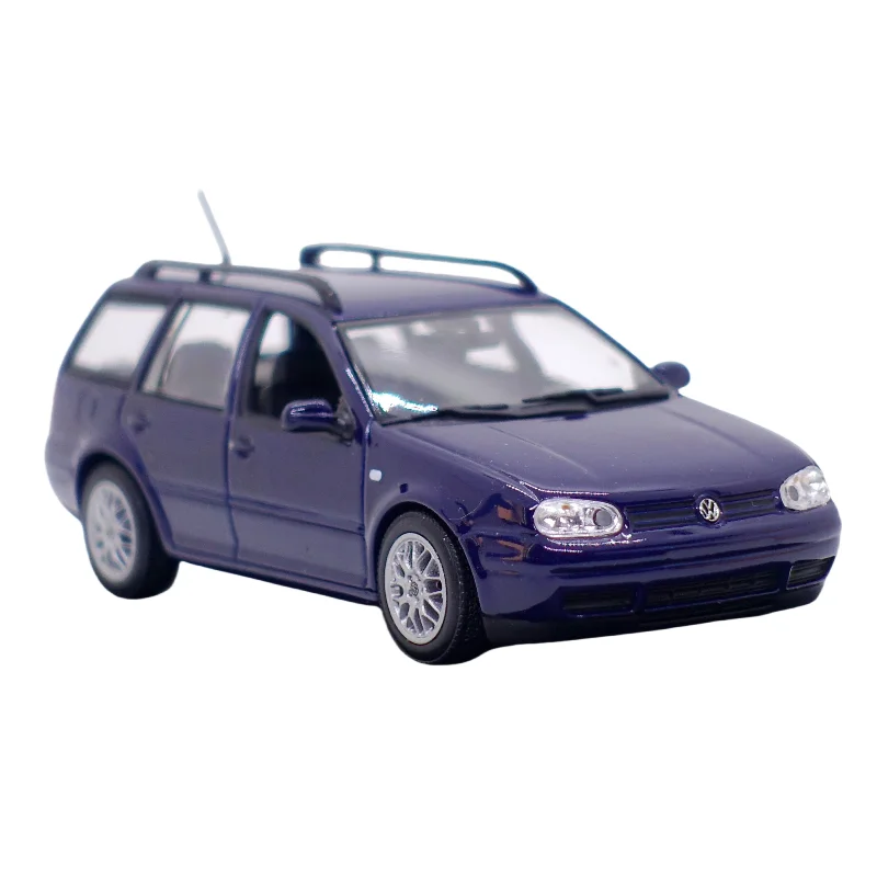 1/43 VW Golf MK4 fourth generation crock alloy car model, children\'s collection of decorative toys, holiday gifts for children.