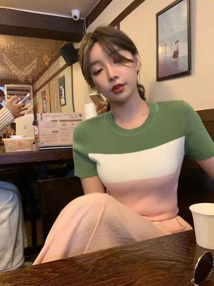 سليم صالح محبوك الجولة الرقبة تي شيرت المرأة الصيف نمط جديد الرجعية الربط اللون الاصطدام تصميم تحسس TikTok تاوباو الجودة