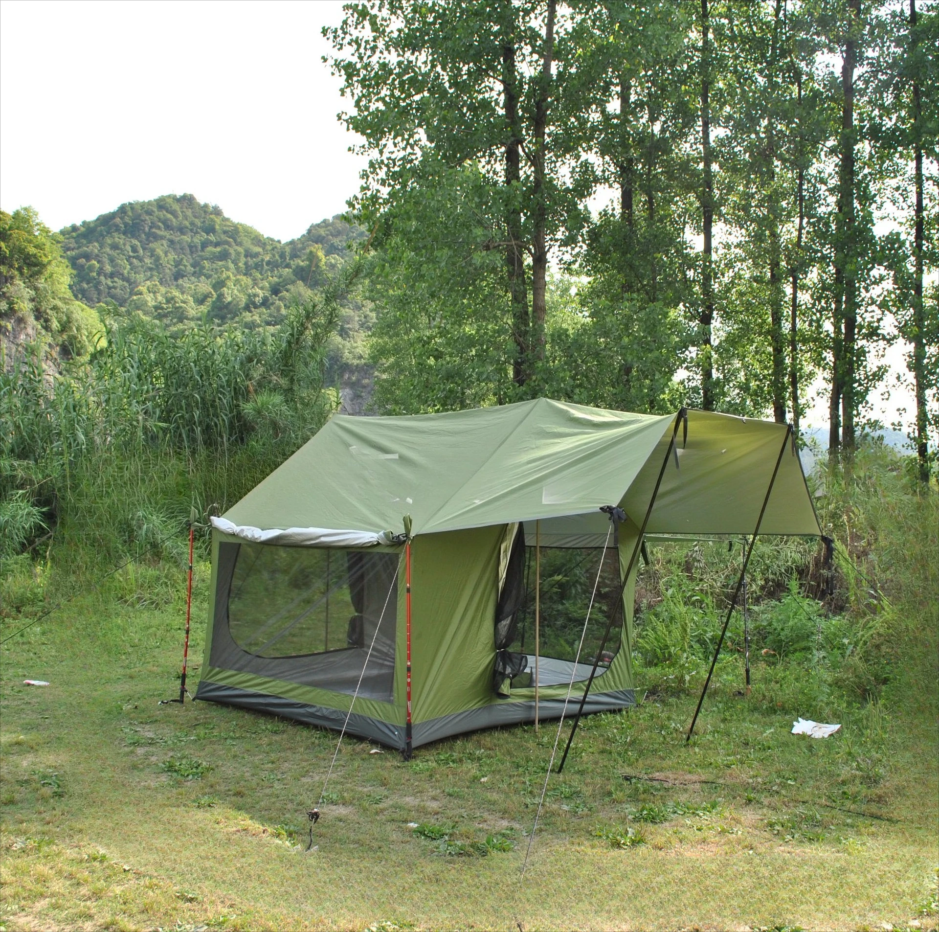 Outdoor 4-person hut tent with mesh three-sided extension canopy, can be connected to the rear hut tent house tent