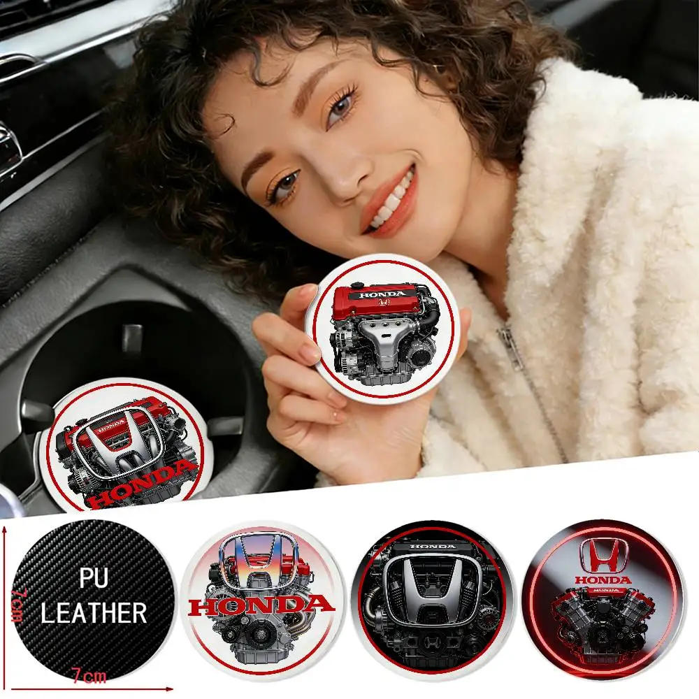 

Стильные и модные подставки для приборной панели Honda с двигателем VTEC, 2 шт., 7x7 см, универсальные автомобильные подстаканники из высококачественной искусственной кожи.