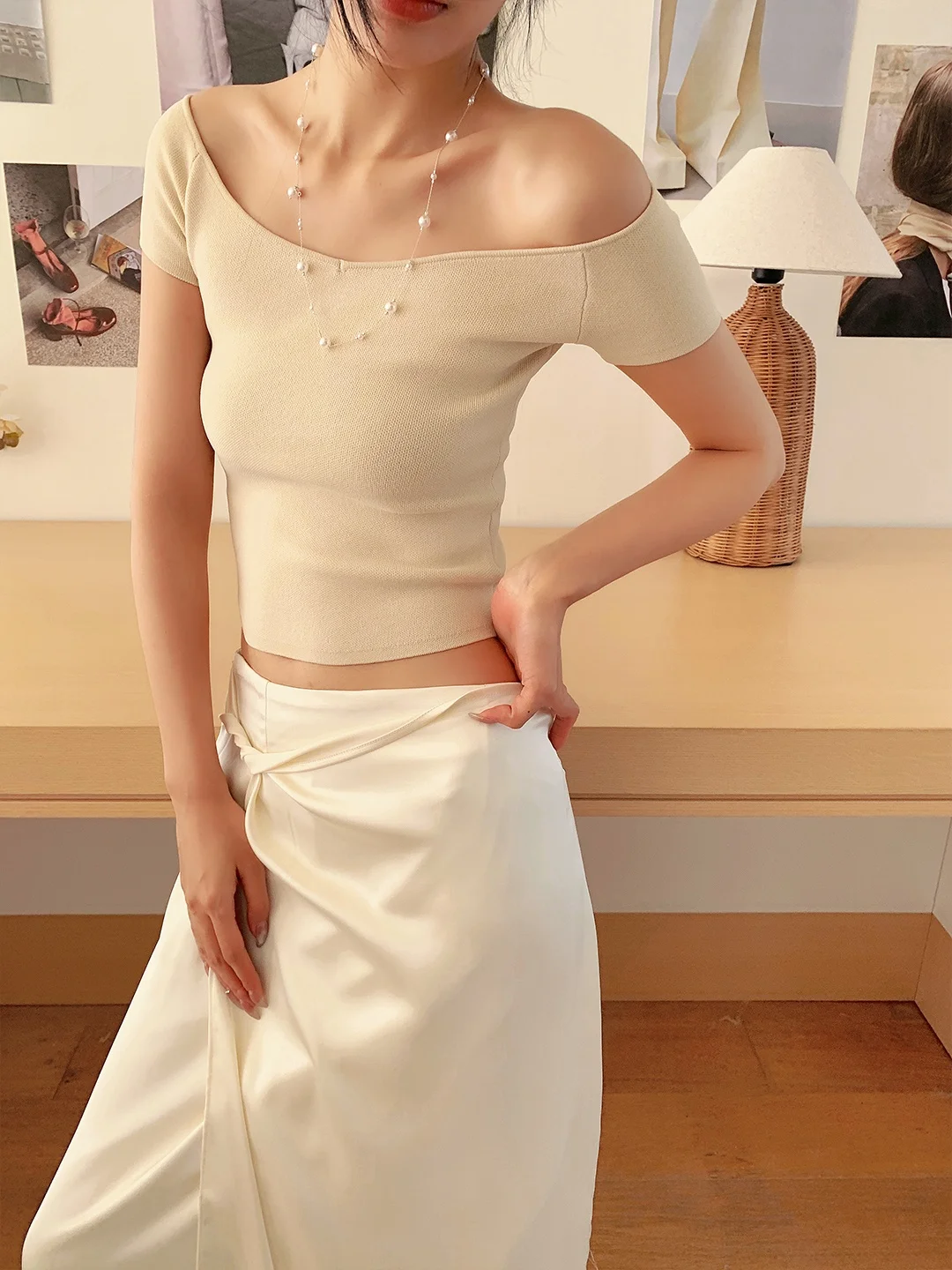 

ZOCHEEO Knitted ort Sve T-irt Women's Slim Fit Bal Waist-Cinching Casual Top Faionable oulder Bared Summer Wear