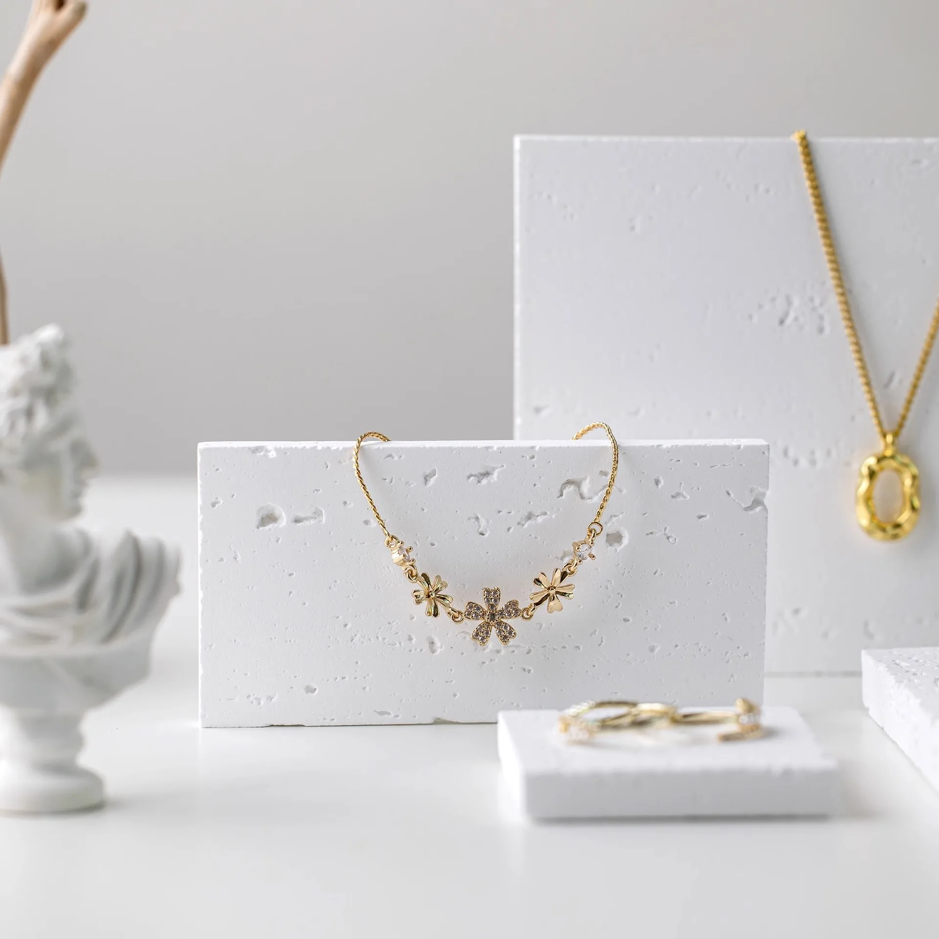 

Гипсовая подставка для ювелирных изделий, ожерелья, держатель для колец, пещерный камень, поднос для ювелирных изделий, органайзер для сережек, безделушки для хранения, реквизит для съемки