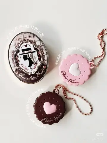Flower Know Sweetheart Bear Monochrome Eyeshadow Monochrome Blush Pendant Knitted Bear