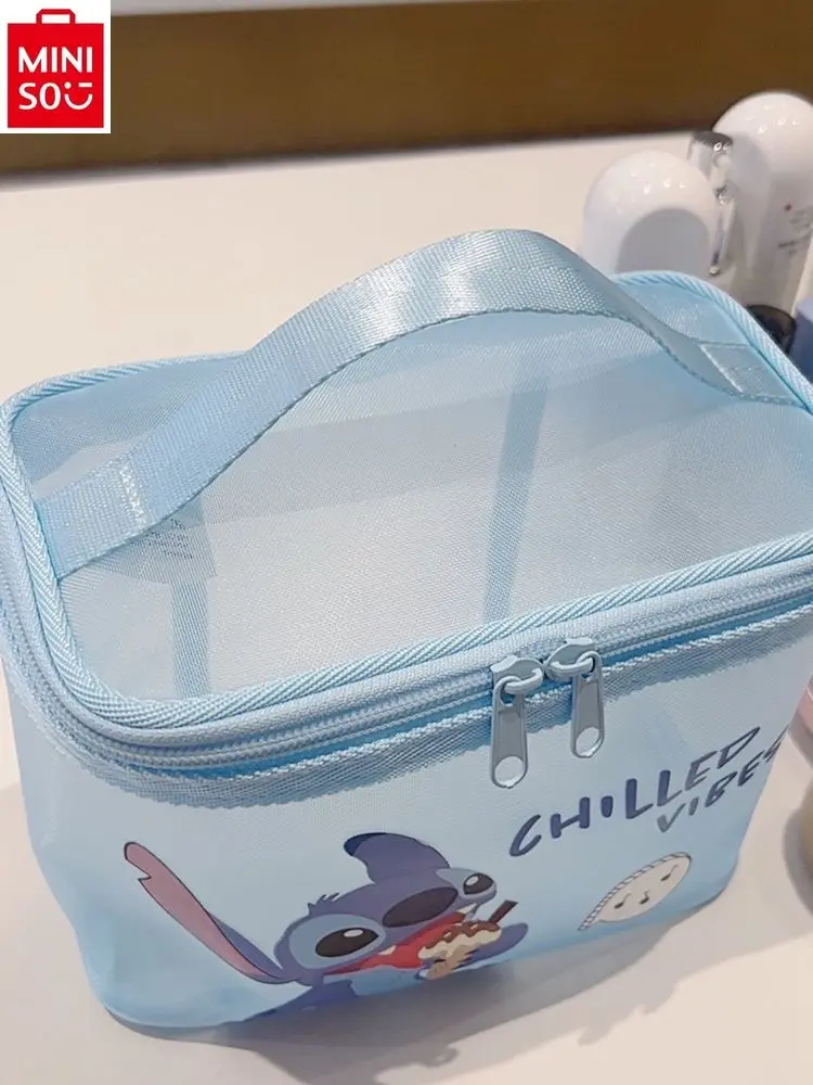 MINISO Disney kolorowa przezroczysta siateczkowa kosmetyczka dla kobiet kreskówka lepki miś truskawkowy podróżna lekka torba do przechowywania