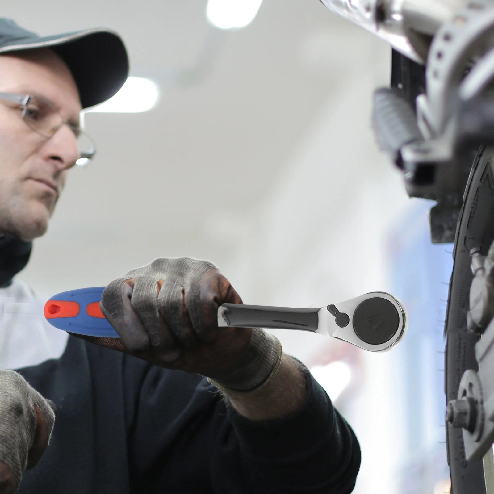 

17Mm Round Head Ratchet Wrench Advanced Heat Treated Steel Anti Slip Grip Ideal for Emergency Car Repairs Ratcheting Spanner