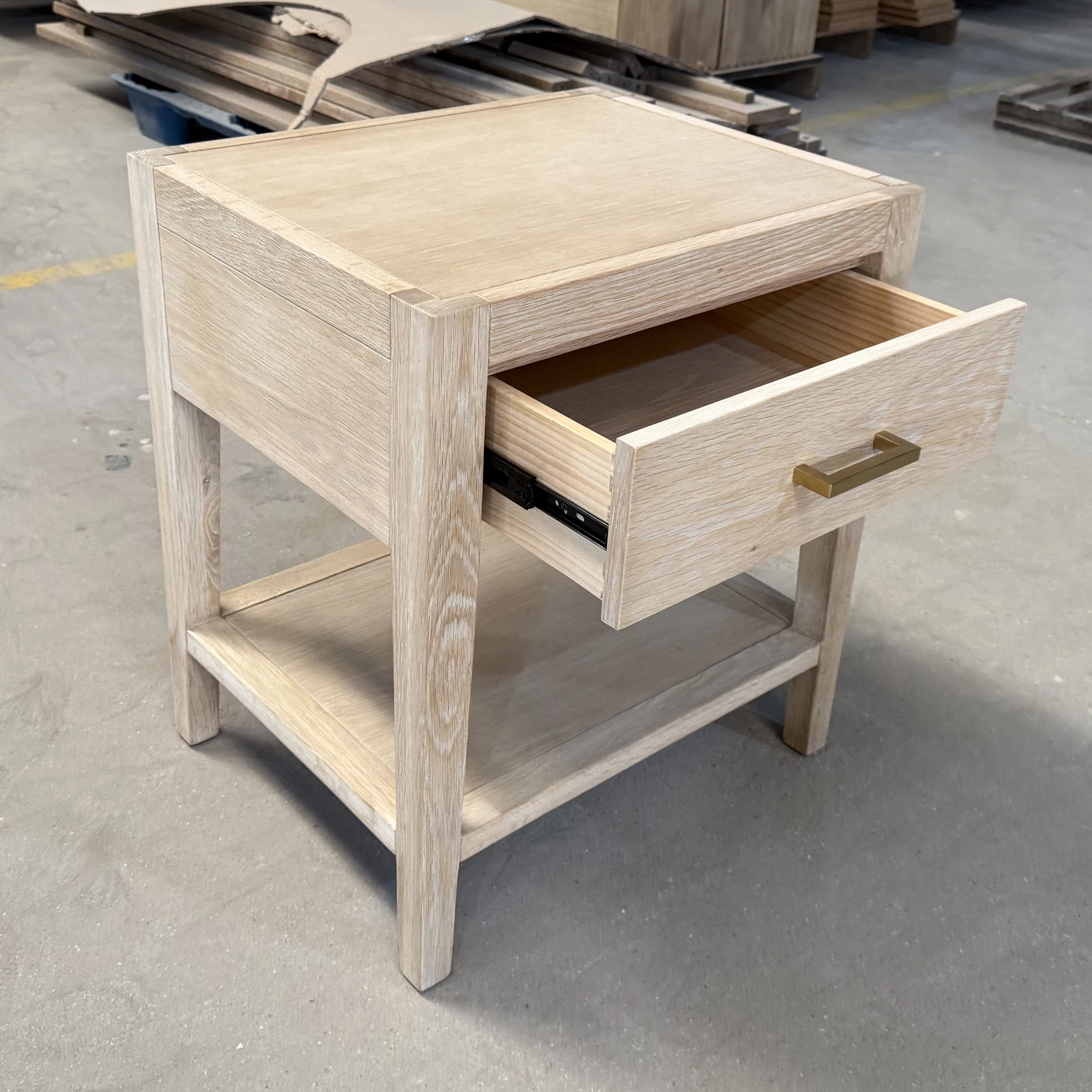 طاولة بجانب السرير بسيطة من خشب البلوط الأبيض المغسول بدرج واحد #4