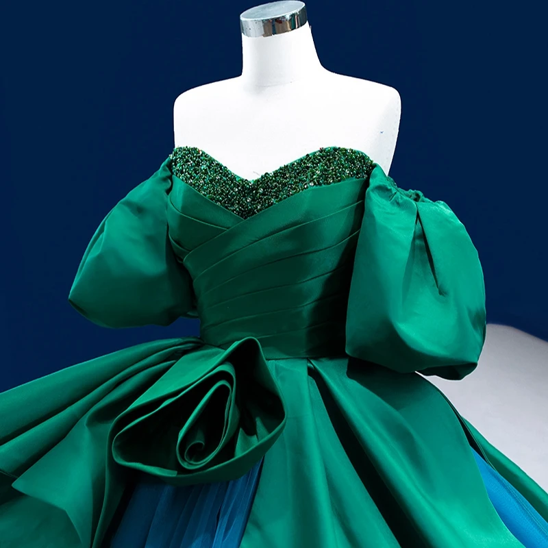 فساتين Quinceanera مخصصة باللون الأخضر والأزرق فستان فاخر على شكل كرة 2025 قبالة الكتف ذيل طويل حلو 15 16 سنة عيد ميلاد