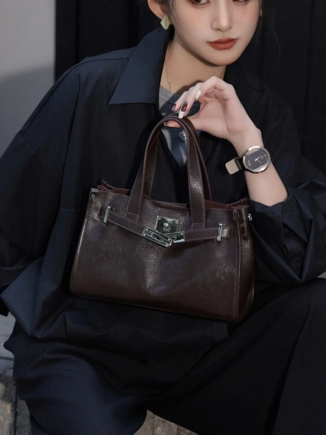 Torba typu tote i Kelly z prawdziwej skóry licowej. Nadczasowy, elegancki i wszechstronny na rok 2025.