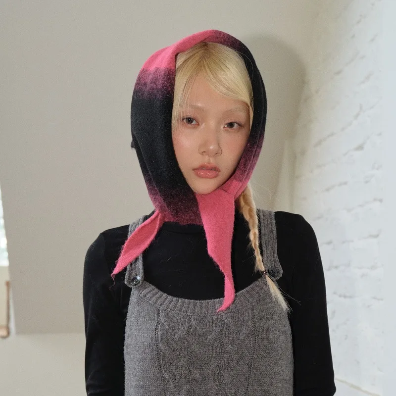 Nischenartiger koreanischer Wollmischschal mit unregelmäßigem Farbverlauf, gestrickter Dreiecksschal, modischer warmer Halstuch für Damen für Herbst und Winter. – Detail 4