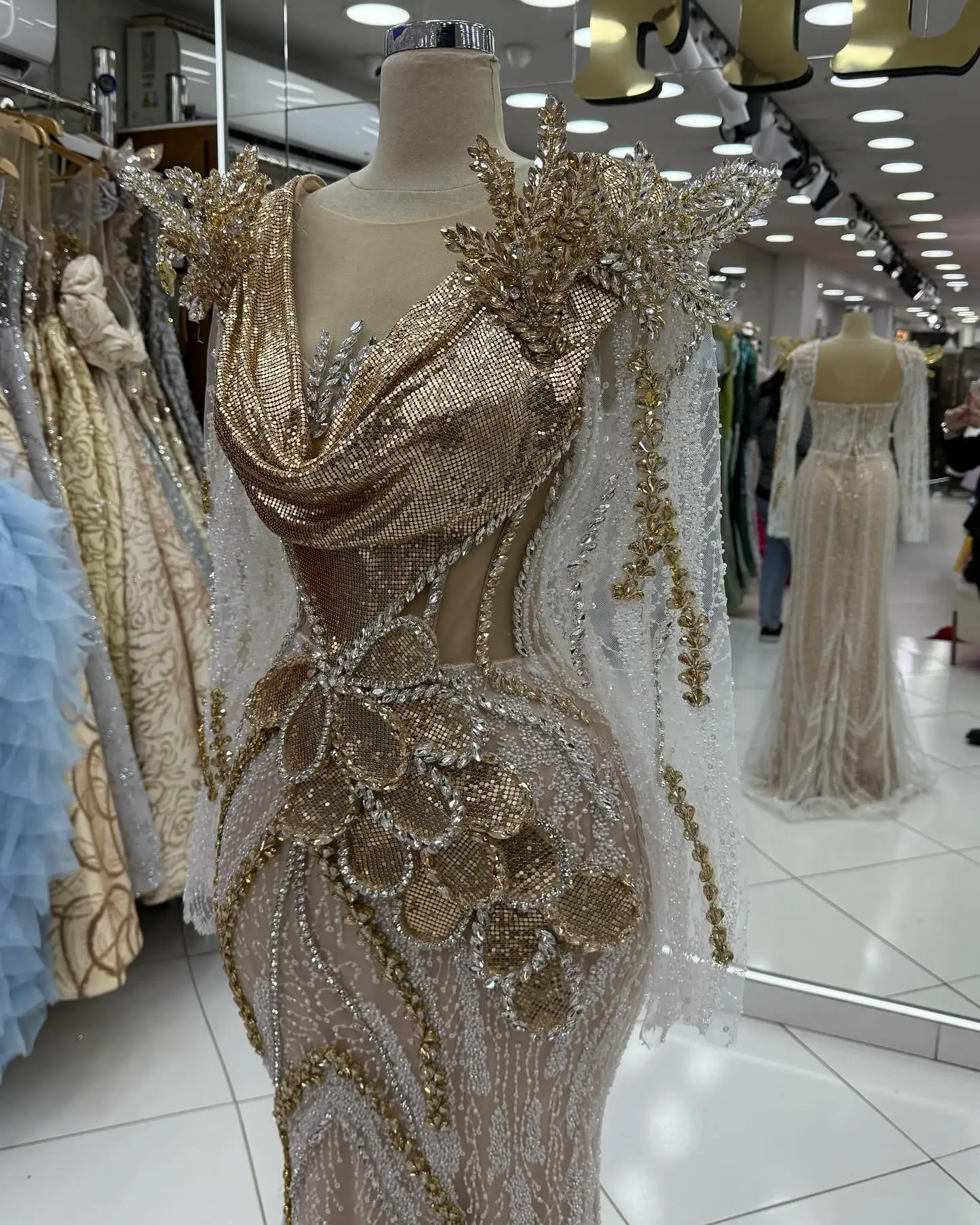 Special Middle East Evening Dresses With Crystals Long Sleeves Formal Occasion Dresses Prom Dresses Robes De Soirée Customized