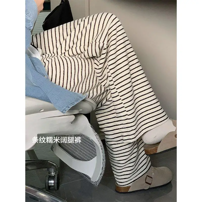 Damskie luźne spodnie typu frotte o prostym kroju, z wysokim stanem, czarno-białe w paski, z szerokimi nogawkami, ocieplane polarem, grube, na jesień i zimę.
