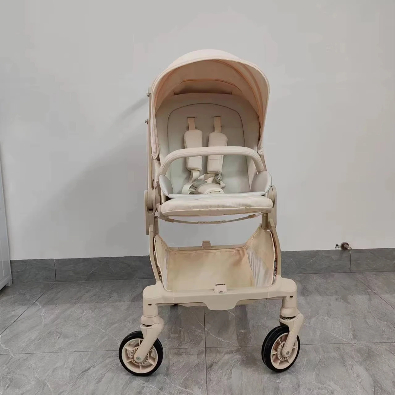 Leichter Allrad-Kinderwagen aus Aluminium, universeller faltbarer Kinderwagen mit umgekehrtem Griff, 3 Jahre + EVA-Baby-Zubehör. Neu