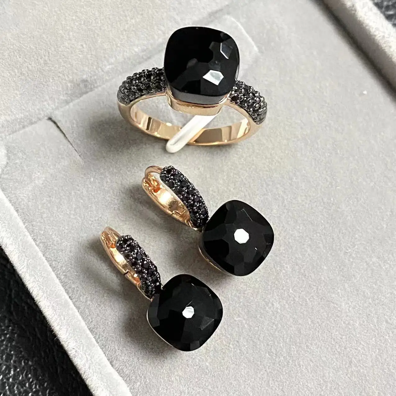 

2Pcs/Set 10.6mm ClassicRing Earrings Set Inlay Black Zircon Gun Black Plated Square Crystal Jewelry Set Nudo Drops Earrings