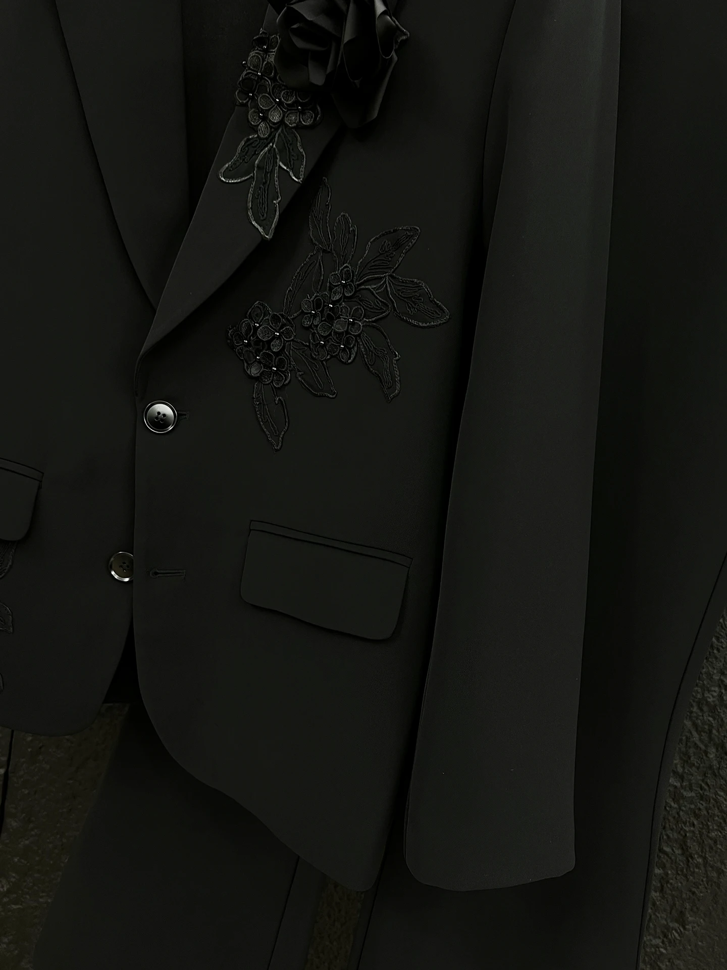 Men's 2025 Autumn New Niche Fashion 2pcs Trendy Embroidered Loose Pants Sets High-end Three-dimensional Rose Suit Two-piece Sets