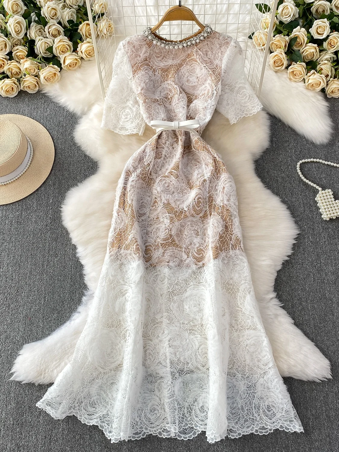 우아한 라운드 넥 레이스 장식 다이아몬드 하이웨이스트 피쉬테일 드레스 럭셔리 패션 출퇴근 스타일 반팔 여성 드레스