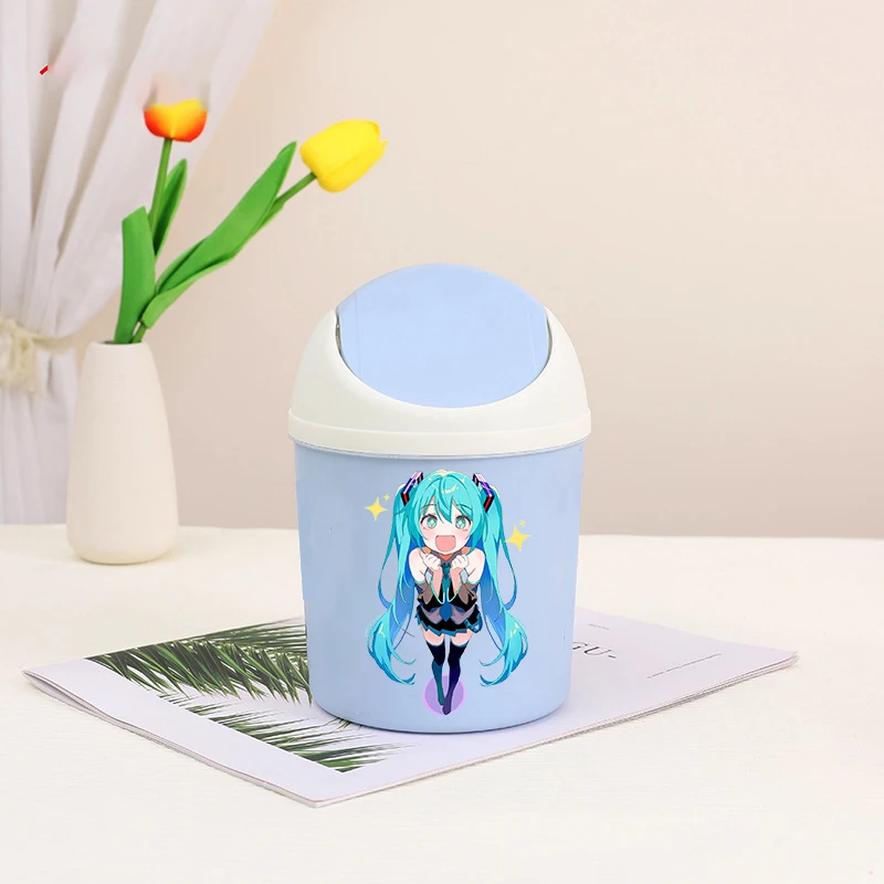 

Hatsunes Miku Mini Desktop Bin Cute Cartoon Small Trash Can Tube with Cover Kawaii Bedroom Trash Can Anime Merchandise Home Gift
