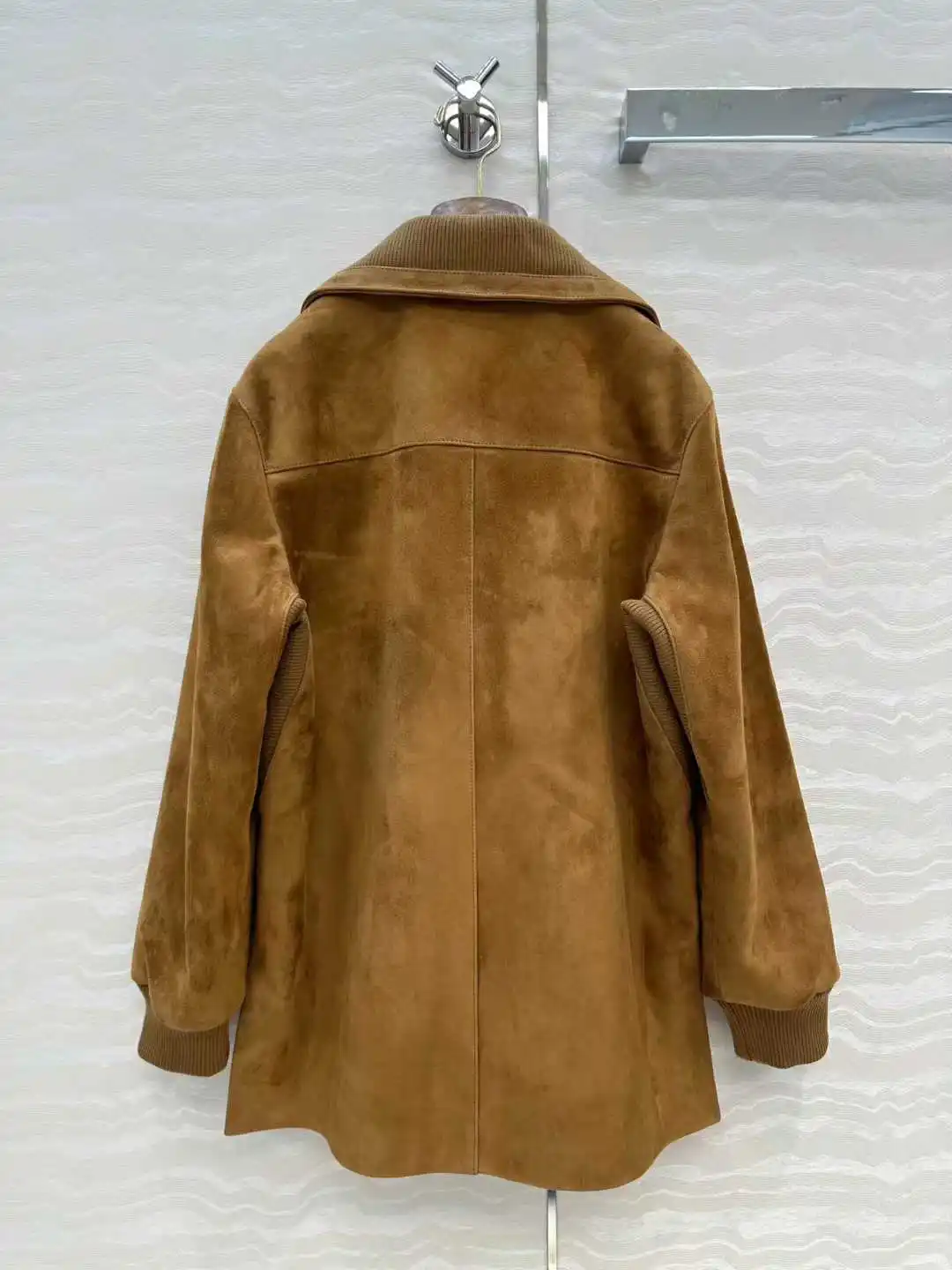 Mittellange lässige Wildlederjacke für Damen aus Ziegenleder und Wildleder