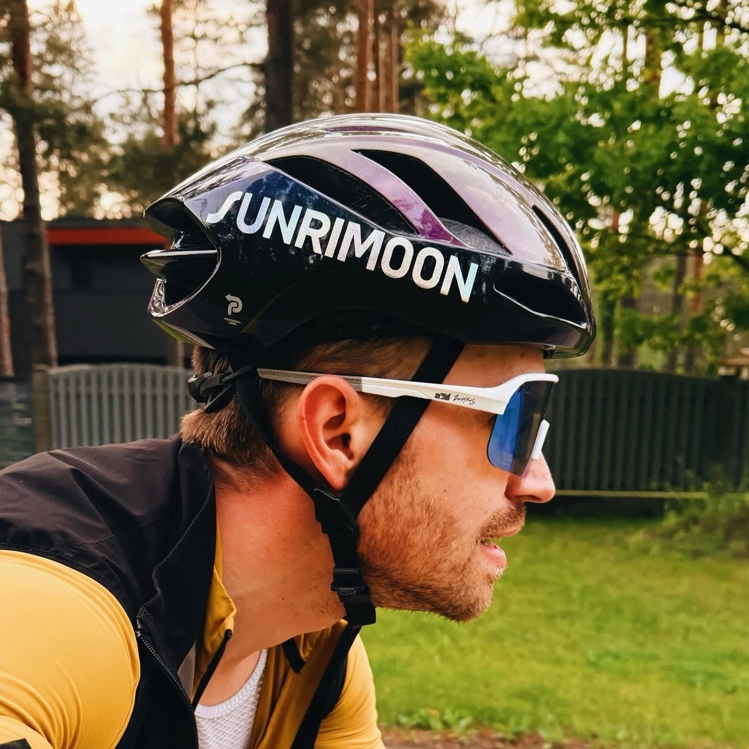 

Sunrimoon Mountain Bike Cycling Helmet for Men and Women, Breaking the Wind, Dynamic Bicycle Safety Helmet