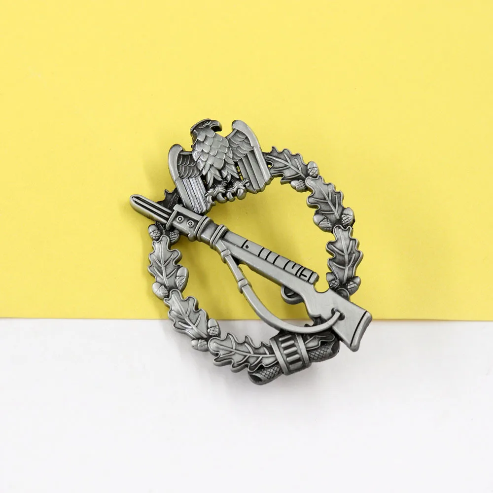 Broche d'aigle rétro de haute qualité, Badge feuille de chêne, médaille commémorative pour sac à dos pour hommes, épingle de collier, accessoires uniques