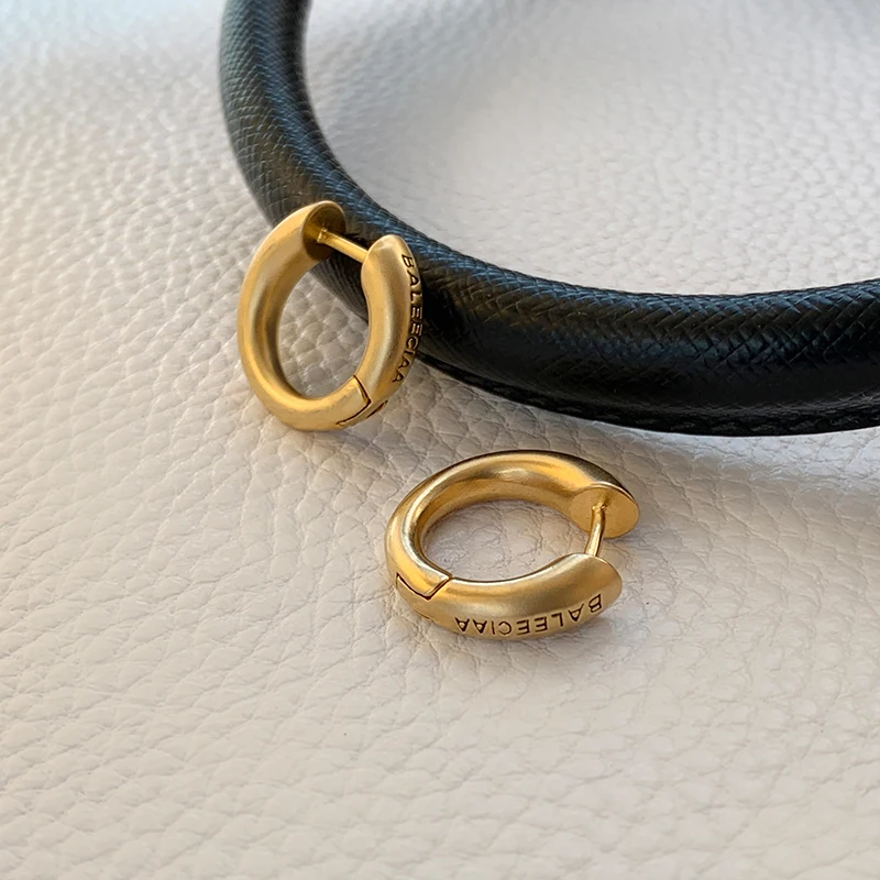 

Simple niche design sense high-end light luxury earrings