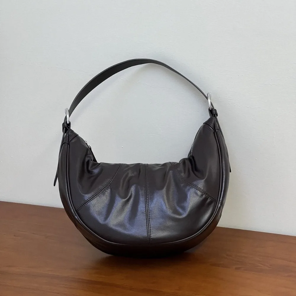 

Cloud Niche Design, Light Luxury Leather, Large Capacity and Versatile One-shoulder Armpit Bag, Fashionable, Simple and High-end