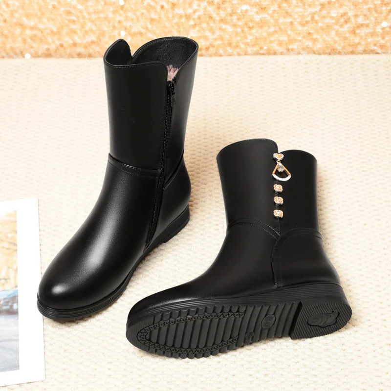 Winter Soft Leather Comfort Warm Mid-tube Boots for Women Metal Decorative Cotton Shoes Mothers Plush Flat Snow Boots