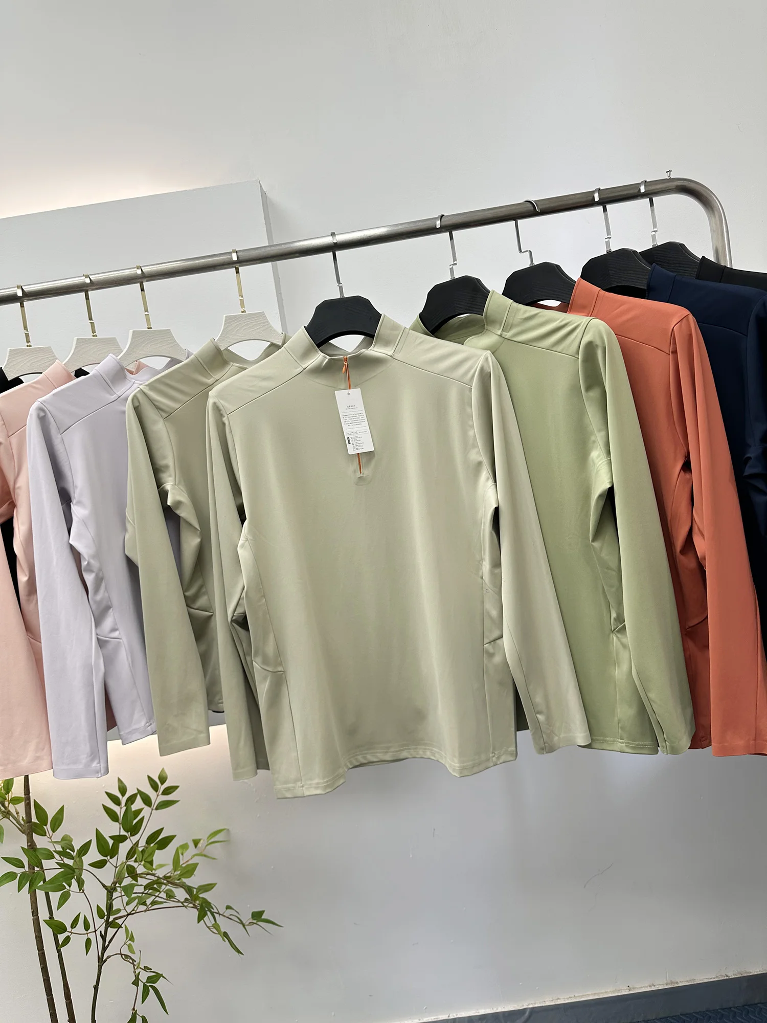 Seamless Trimming Long Sleeve Stand Collar Zipper T-Shirt Outdoor Sports Base Shirt for Couples in Multiple Colors Polyester ...
