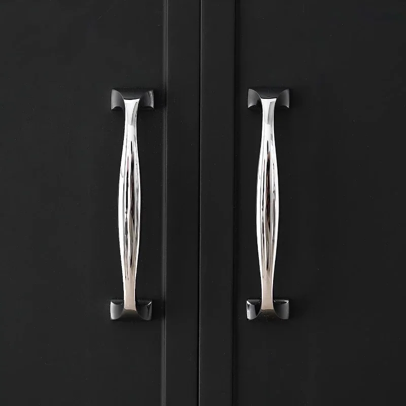 

Легкая роскошная серебряная высококачественная фурнитура для шкафов и ящиков: ручка для дверцы шкафа, французская ретро-ручка из латуни