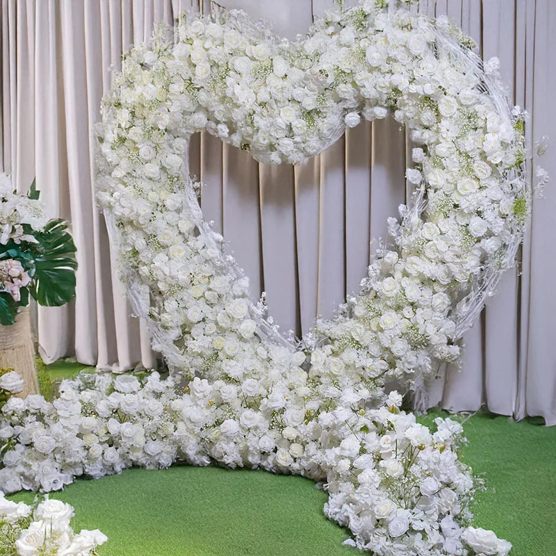 

2.4M Heart-shaped Floral Art A Must for Weddings Proposals and Engagements Heart-shaped Flower Rows Create A Romantic Scene.