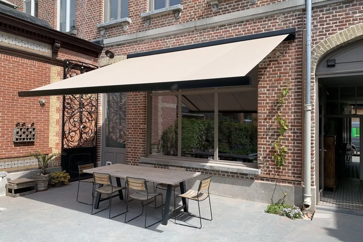 Toldo retráctil de lujo moderno, toldo de brazo plegable motorizado montado en la pared para Patio, toldo eléctrico de casete completo para edificio de jardín
