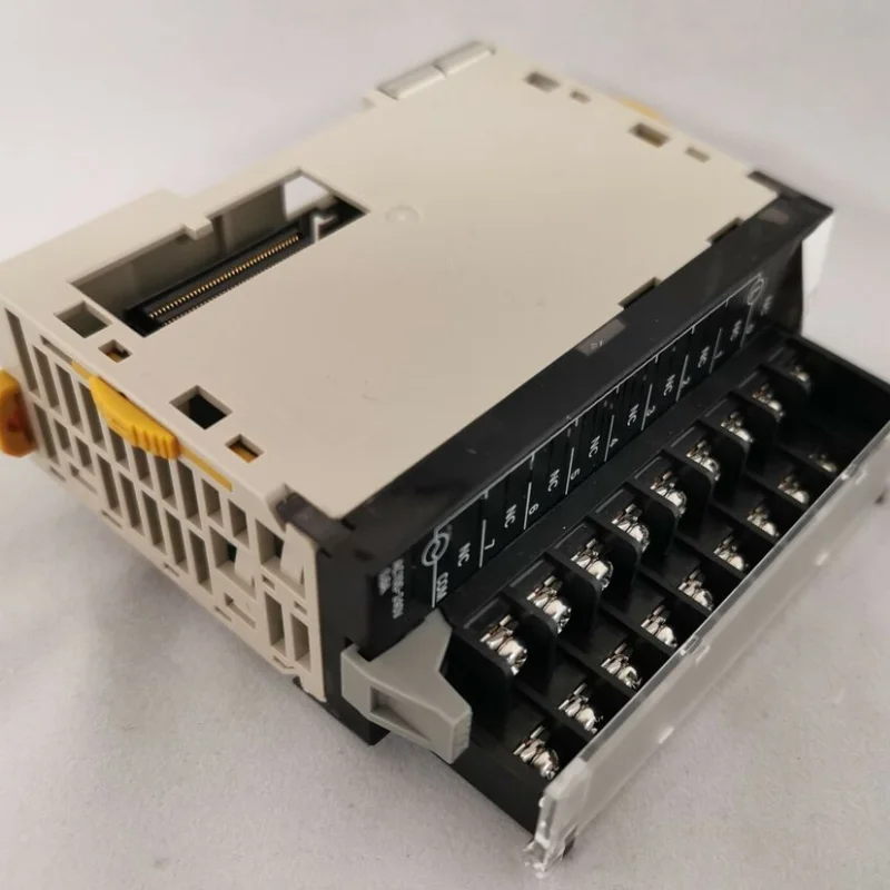 

Новый программируемый программный контроллер преобразования ввода-вывода C500-AD501 Mdl