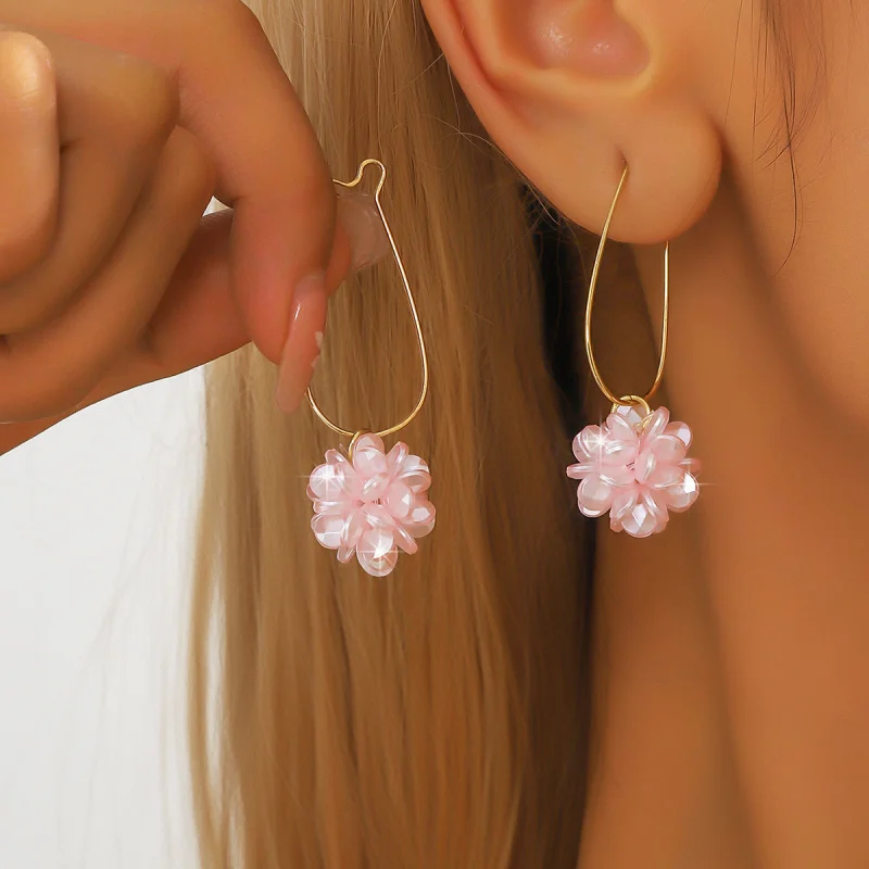 

AliExpress Hot-Selling Long Flower Ball Earrings High-End White Pearl Petal Geometric Ear Clips Light Luxury Style Earrings for