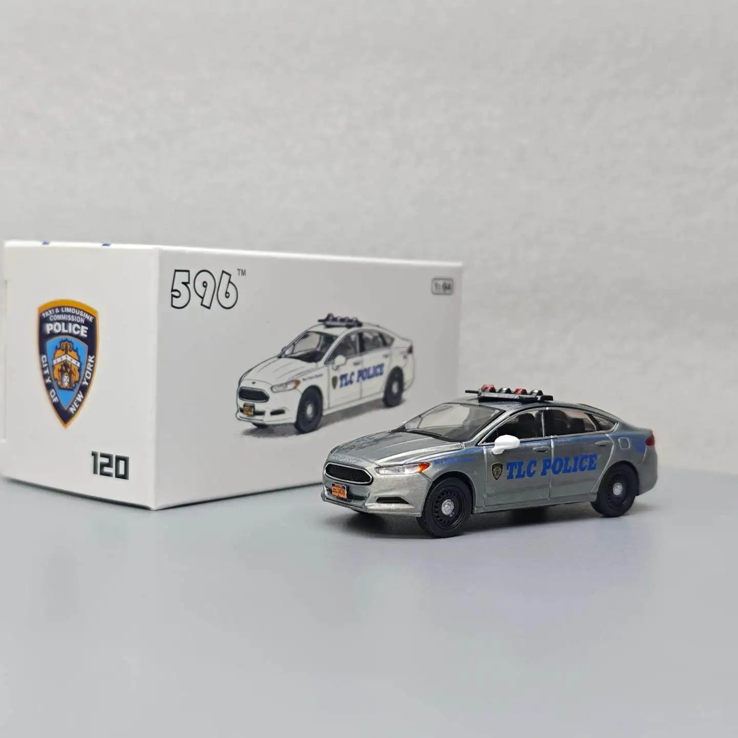 

596 1:64 Ford Mondeo TLC POLICE 596-120 Коллекционная модель автомобиля из литого под давлением сплава с лакокрасочным покрытием