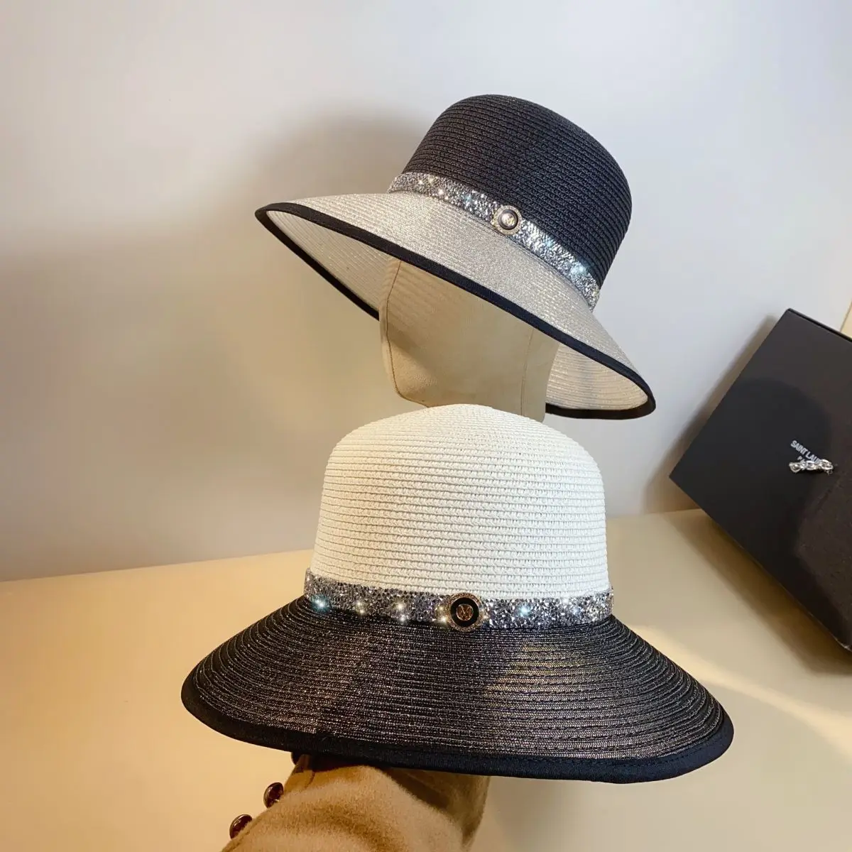 Summer straw hat Sparkling water diamond wide brim color matching fine grass fashionable and unique beach women's sun hat