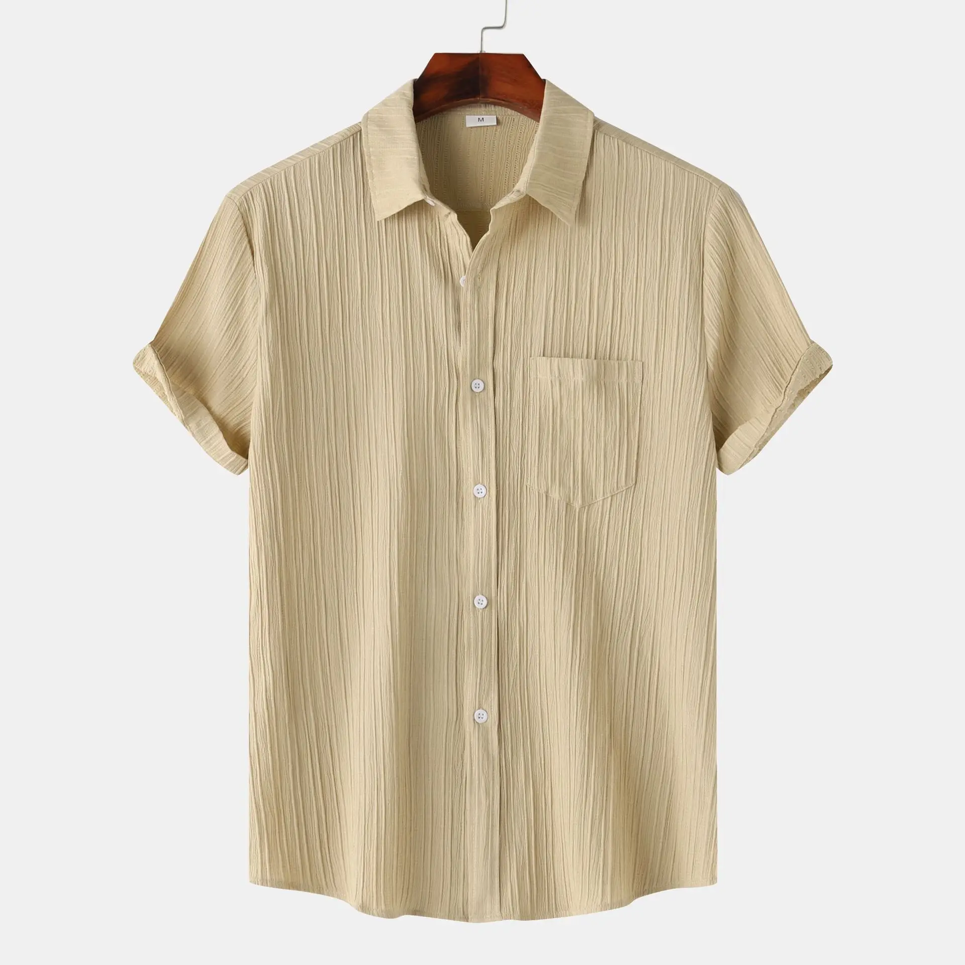 The short-sleeved shirt is new in summer, and it is worn out as a temperamental man