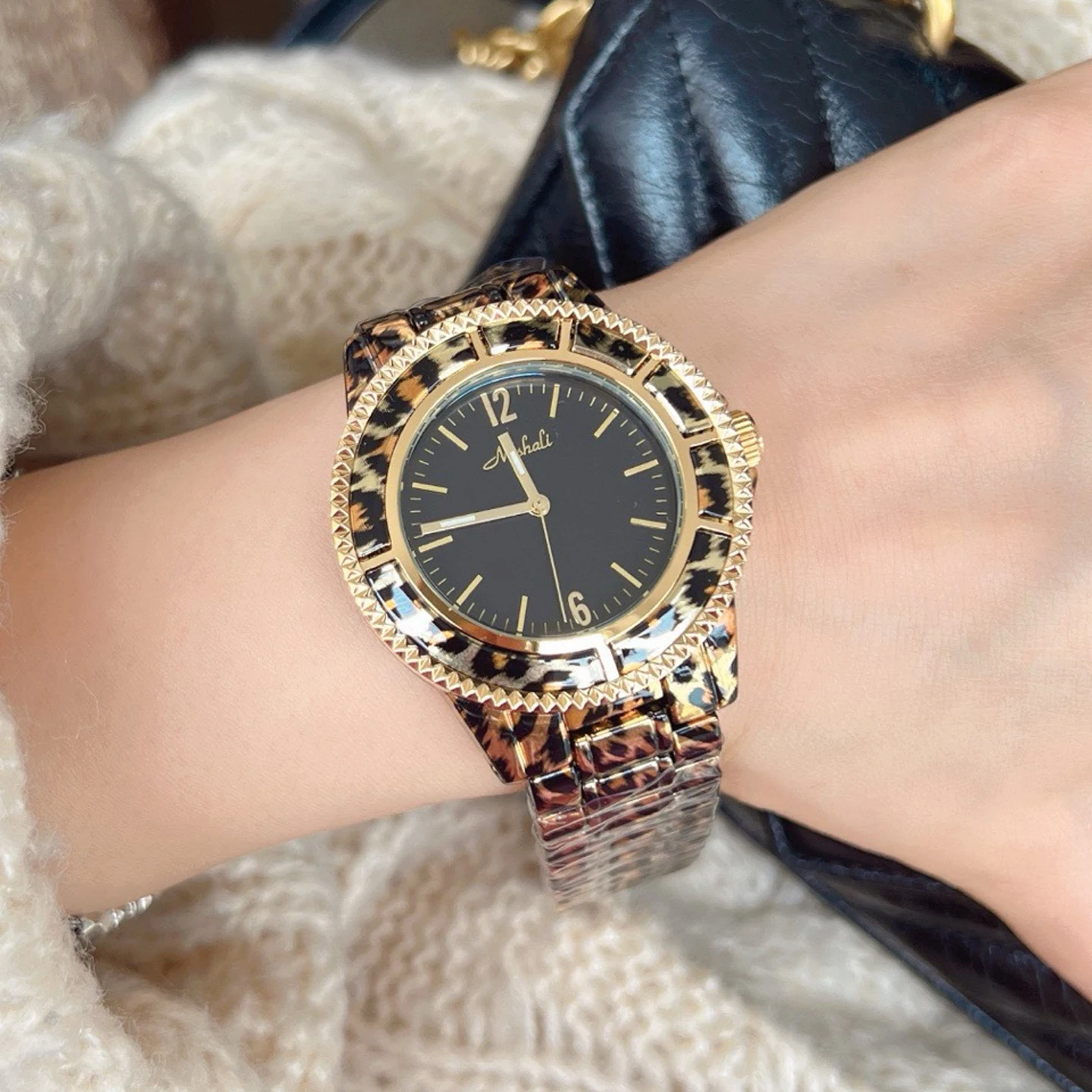 Stylish Leopard Print Round Steel Band Quartz Watch For Women Exuding Sophistication Individuality Casual Style, And Versatility