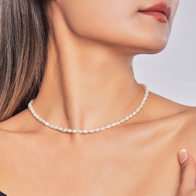 HENGSHENG mały rozmiar 4.5-5.5mm naturalny słodkowodny naszyjnik z białych pereł kształt ryżu moda S925 srebrna biżuteria dla kobiet dziewczyn