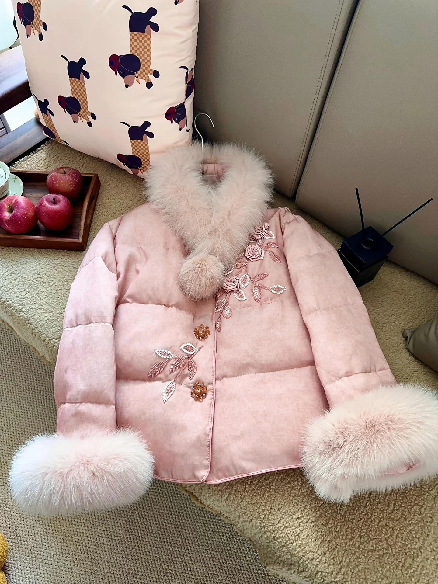 

Exquisite Chinese Sle Fur Embroidered Du down Jaet Women's Winter Warm Outerwear 90% White Du down Coat