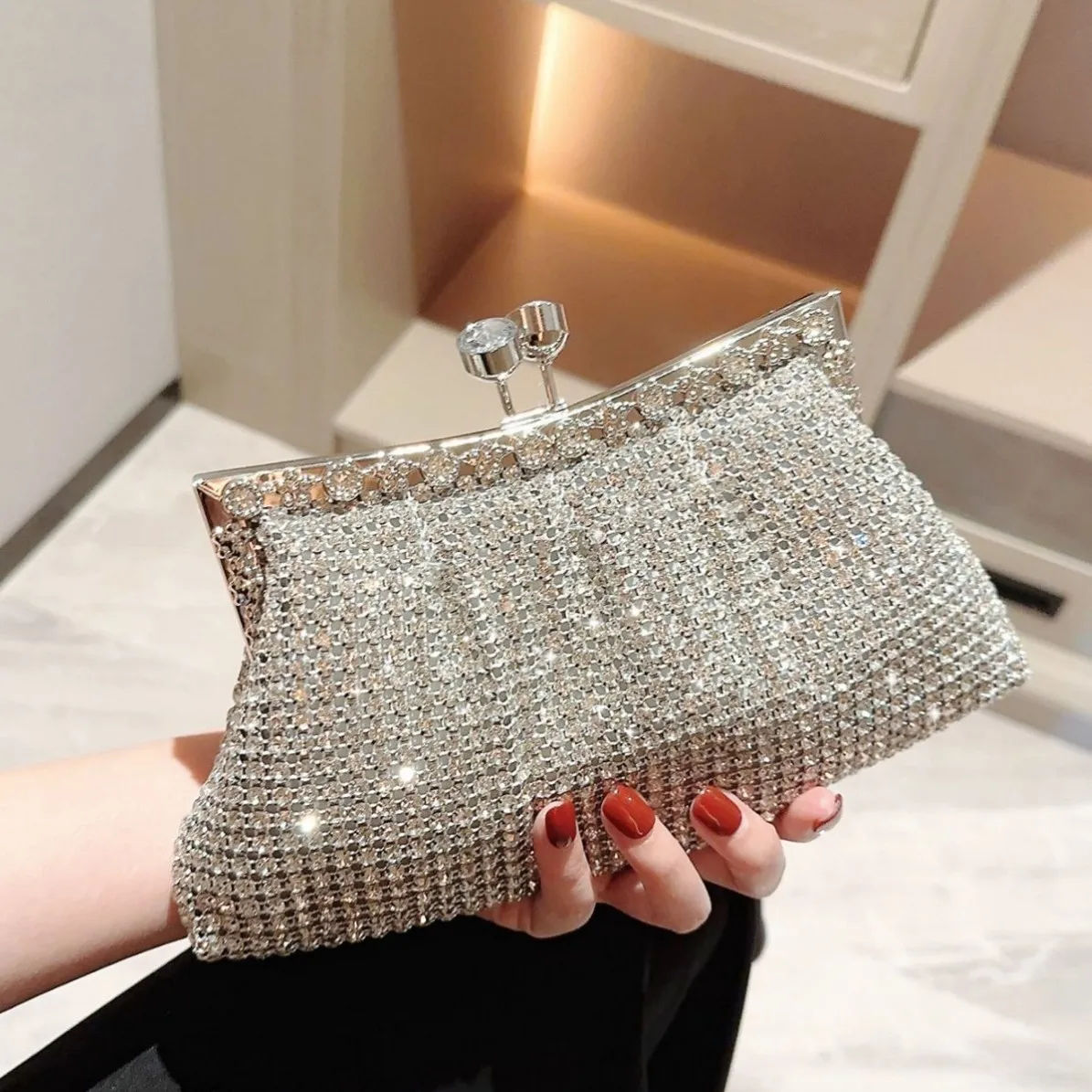 New dinner Internet celebrity light luxury hand shoulder diagonal cross women's bag dress fashion versatile celebrity messenger