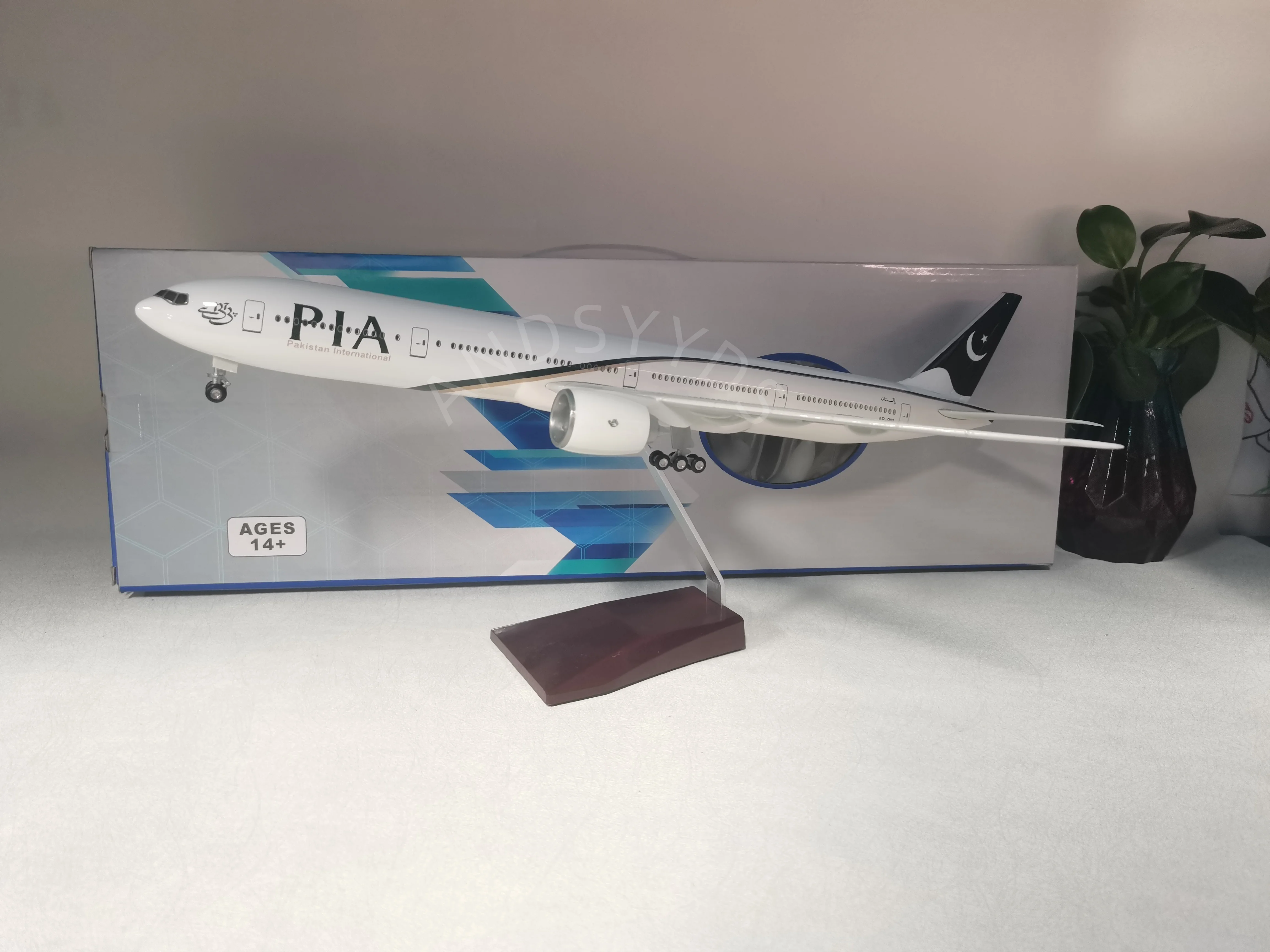 47CM Model Airplane B777 Diecast Model for Pakistan International Airlines PIA Aircraft with Lights and Wheels Collectible