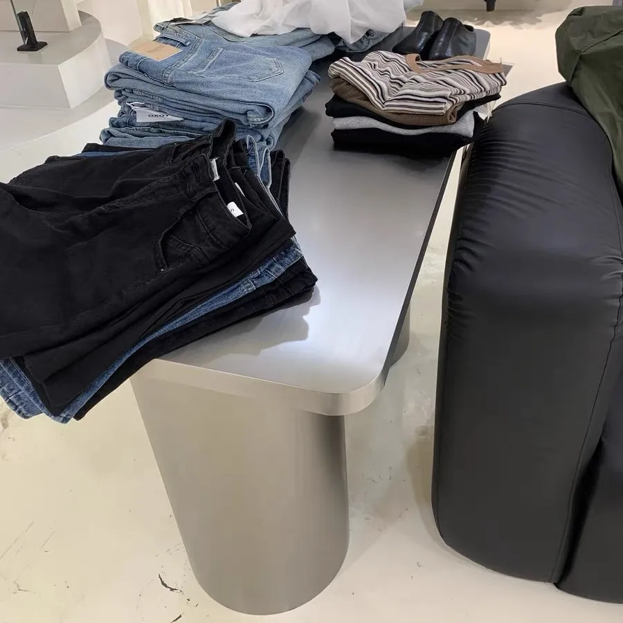 Bekleidungsgeschäft, Präsentation, Requisiten-Display, Tisch