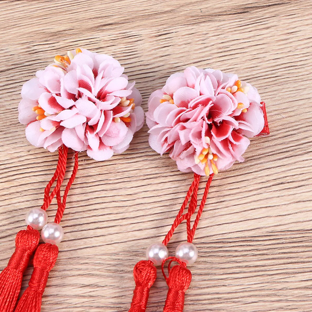 2Pcs Elegant Flower Design Tassels Hair Clips High Quality Fabric Non-Slip Hairpins for Any Hair Type Gradient Red Styling