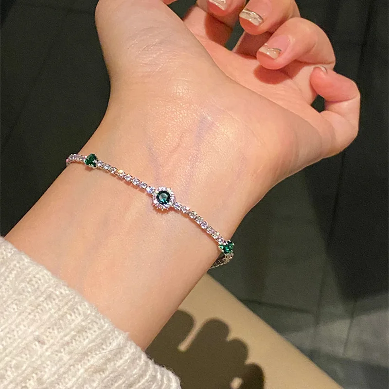 

Round Flower Bracelet - Unique Niche Design, Vintage Light Luxury Elegant Stylish Cuff for Women