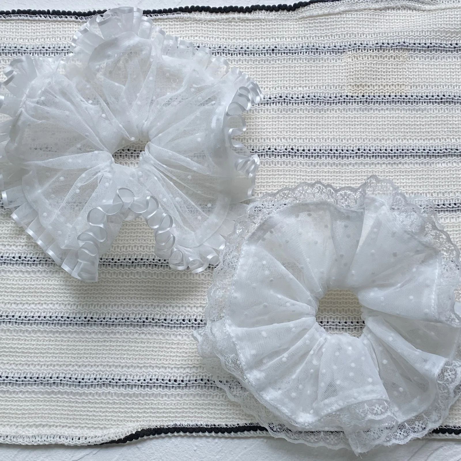 1 szt. Damski biały tiulowy zestaw do włosów, gumka do włosów w kropki i kokarda z koronkowym wykończeniem, słodkie akcesoria do włosów