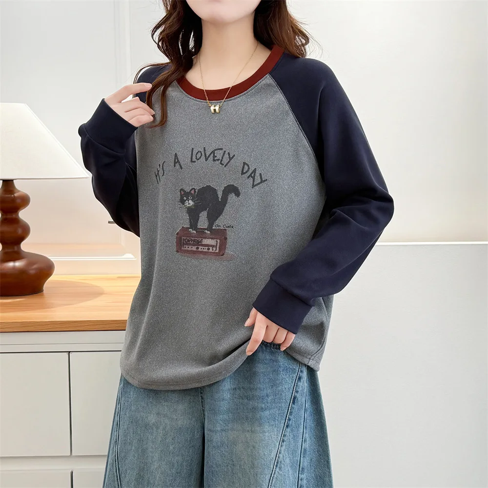 XXXXL موضة حجم كبير تي شيرت نسائي 2025 خريف/شتاء شبابي غير رسمي كتلة الألوان مطبوعة دي المخملية القمم الدافئة 7052