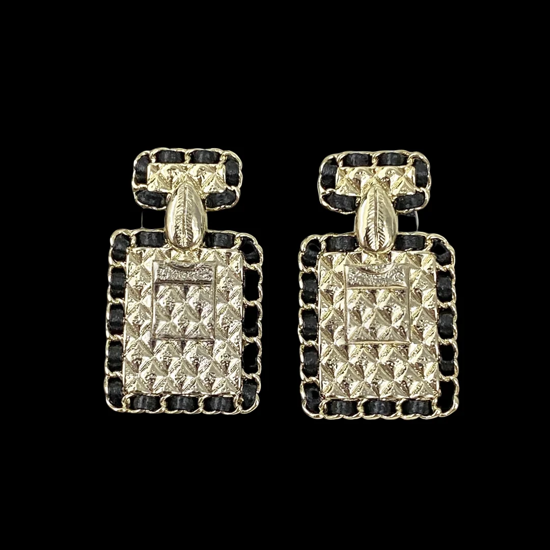 

The new fall classic temperament fashion all earrings women