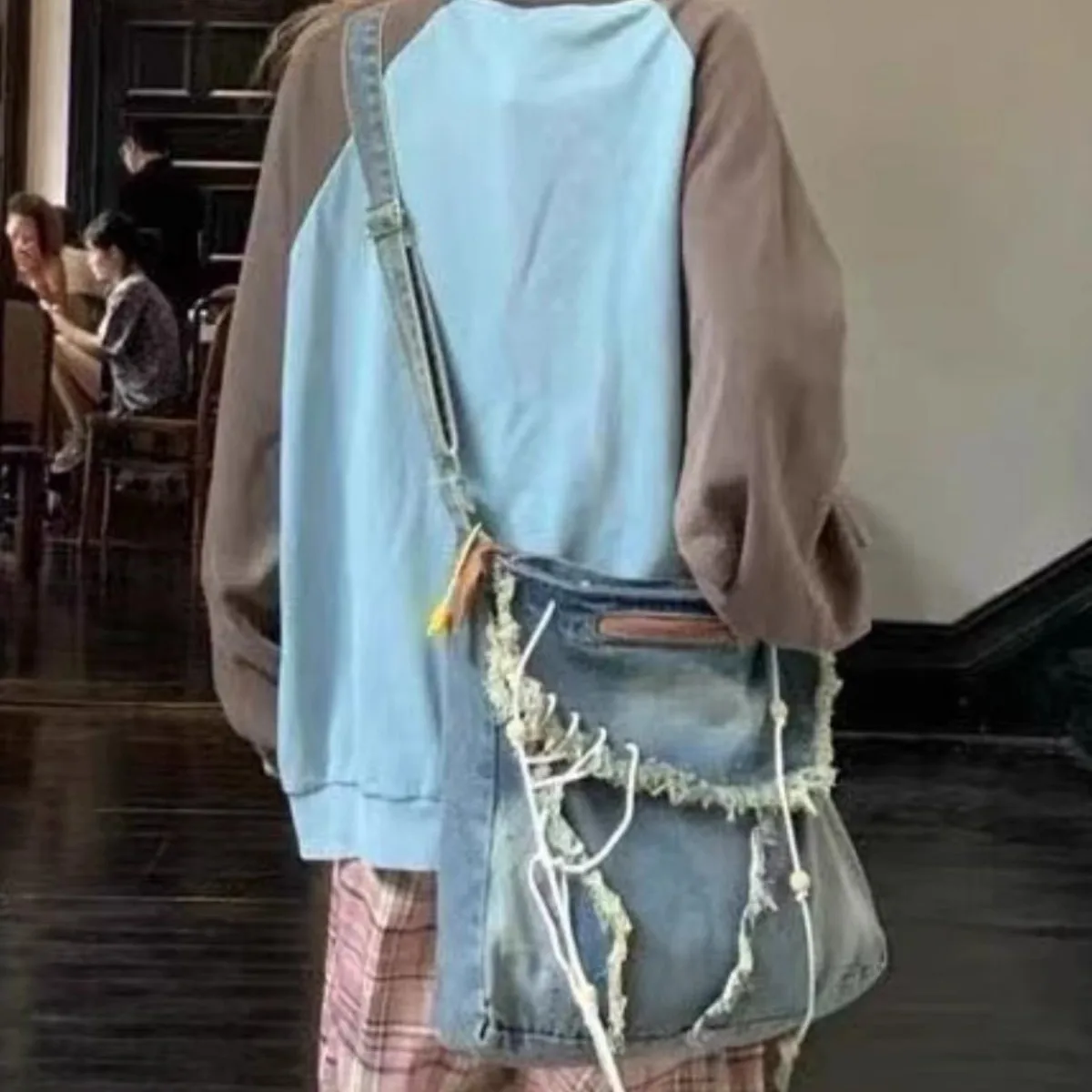 Denim distressed women's single-shoulder bag, small niche tote bag, large capacity commuter crossbody bag
