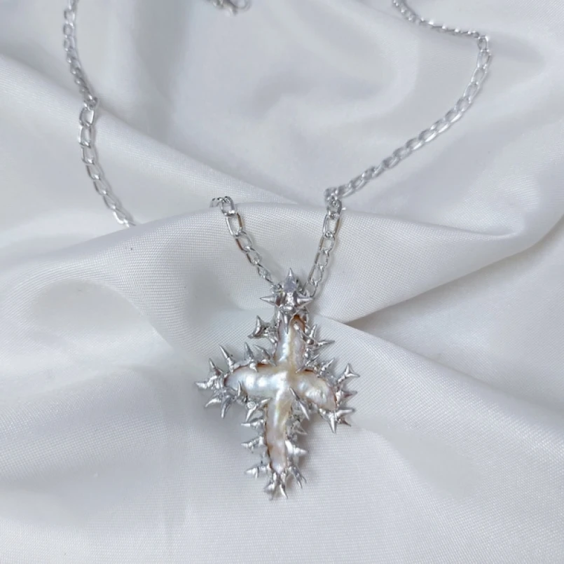 

HAYAROMA Brutalist Y2k Jesus Christian Handmade Necklace Soldered Freshwater Pearls Pearl Crisscross Thorns