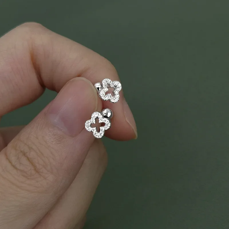 Beliebte Silberfarbene Kleeblatt-Zirkon-Ohrstecker für Damen, Süße Exquisite Schraubverschluss-Ohrschmuck, Geburtstagsgeschenke – Detail 3