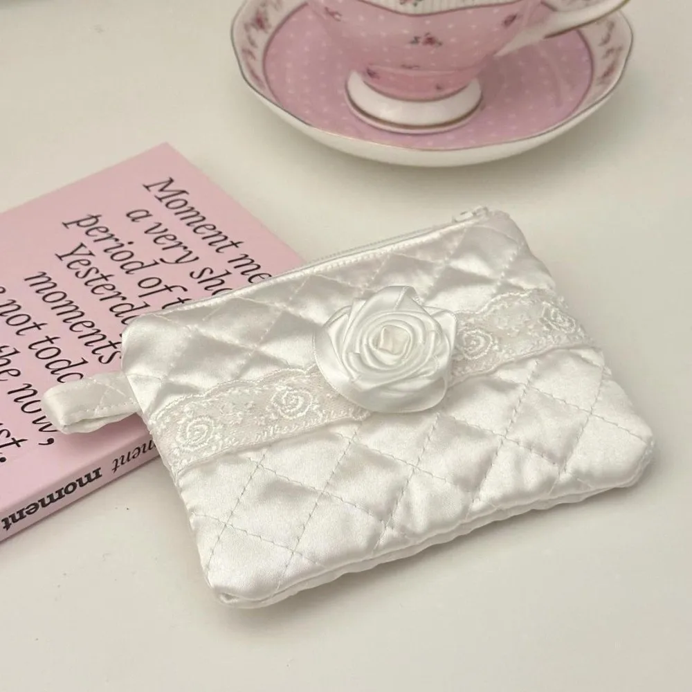 Vintage Satin Quilted Mini Makeup Bag Floral Lace Trim Zipper Lipstick Storage Pouch Soft Jewelry Storage Pouch for Ladies
